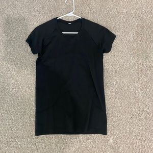 Black lululemon swiftly tech BNWT(not attached)